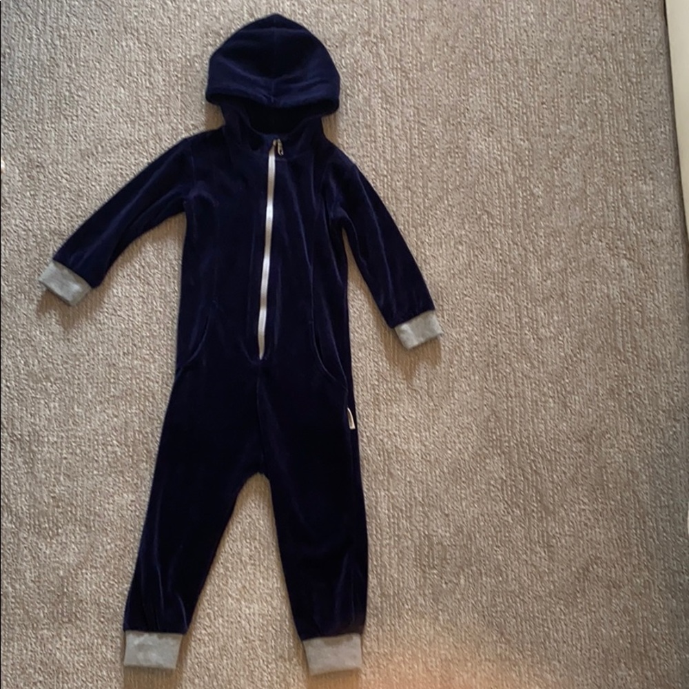 Velour onesie by Happeak